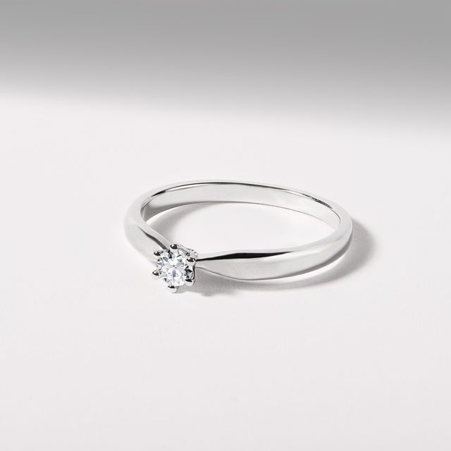 ZÁSNUBNÝ PRSTEŇ Z BIELEHO ZLATA S BRILIANTOM - ZÁSNUBNÉ PRSTENE S BRILIANTOM - 