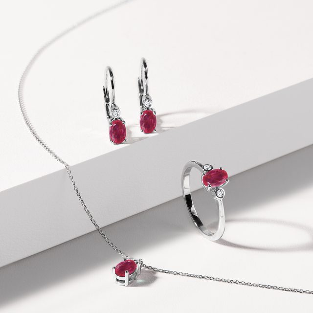 RUBINHALSKETTE MIT DIAMANTEN IN WEISSGOLD - KETTEN MIT RUBIN - 