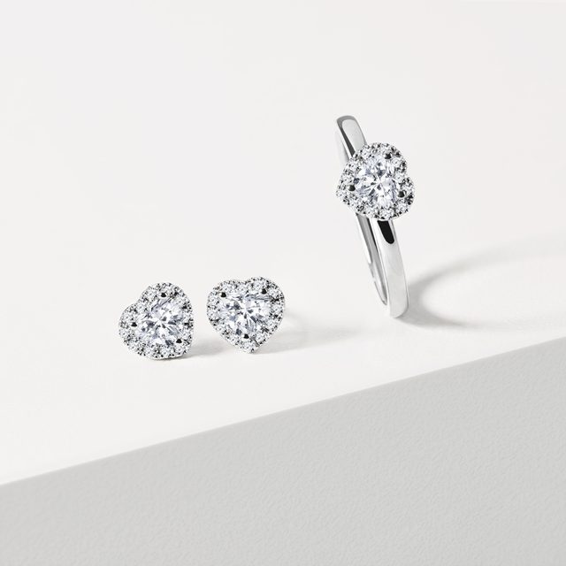 KOLCZYKI Z BIAŁEGO ZŁOTA W KSZTAŁCIE SERCA Z DIAMENTAMI - KOLCZYKI Z DIAMENTAMI - 