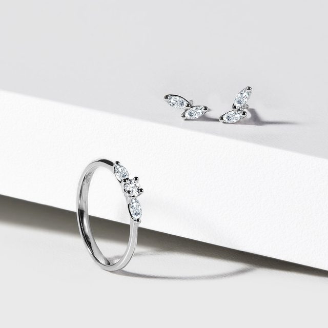 BAGUE DE FIANÇAILLES FLORALE EN OR BLANC AVEC DIAMANTS - BAGUES DE FIANÇAILLES EN DIAMANT - 