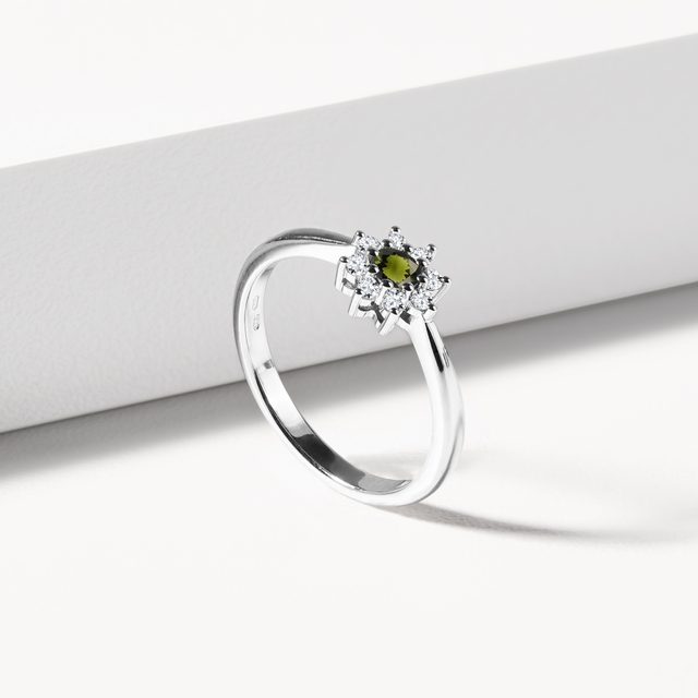 BAGUE FLEUR EN OR BLANC, MOLDAVITE ET DIAMANTS - BAGUES EN MOLDAVITE - 