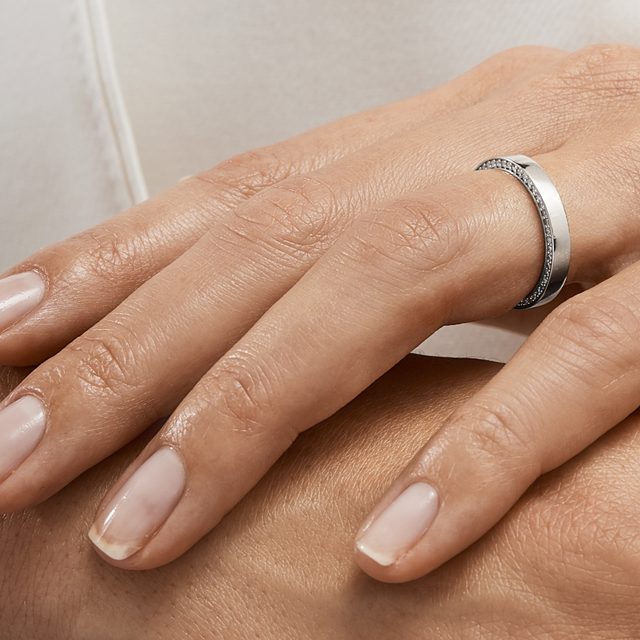 NOWOCZESNY ZESTAW OBRĄCZEK Z BIAŁEGO ZŁOTA Z BRYLANTAMI - ZESTAWY OBRĄCZEK Z BIAŁEGO ZŁOTA - 