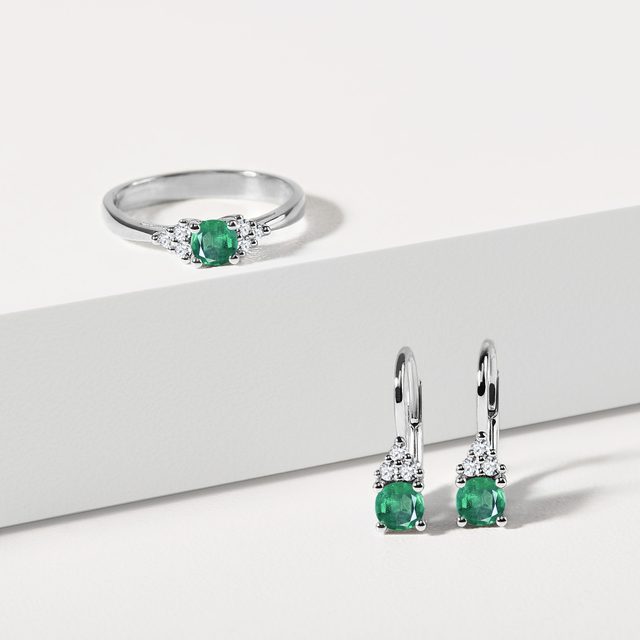 EMERALD AND DIAMOND RING IN 14K WHITE GOLD - EMERALD RINGS - 