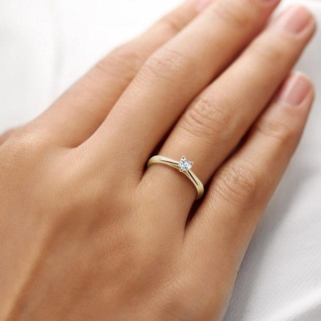 BAGUE DIAMANT TAILLE CŒUR EN OR JAUNE - BAGUES DE FIANÇAILLES EN DIAMANT - 