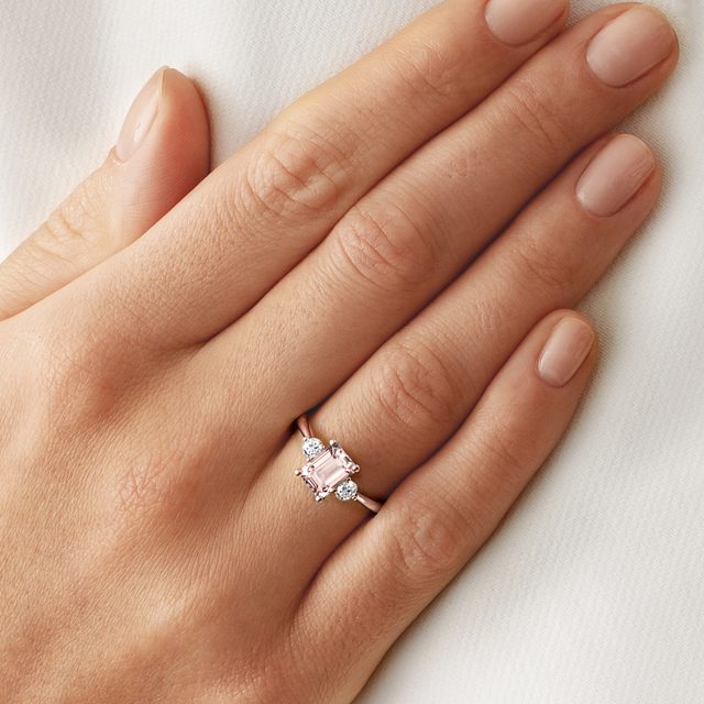 RING MIT MORGANIT UND DIAMANTEN IM BRILLANTSCHLIFF IN ROSÉGOLD - RINGE MORGANIT - 