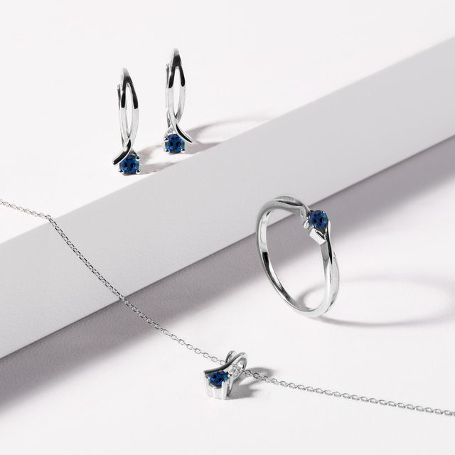 SOUPRAVA Z BÍLÉHO ZLATA SE SAFÍRY - DRAHOKAMOVÉ SOUPRAVY - 