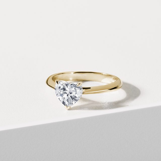 PIERŚCIONEK Z 1,0 KT DIAMENTEM LABORATORYJNYM W KSZTAŁCIE SERCA W ŻÓŁTYM ZŁOCIE - PIERŚCIONKI Z LAB GROWN DIAMENTAMI - 