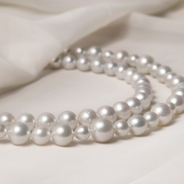 COLLIER DE PERLES DU PACIFIQUE SUD AVEC FERMOIR EN OR - COLLIERS DE PERLES - 