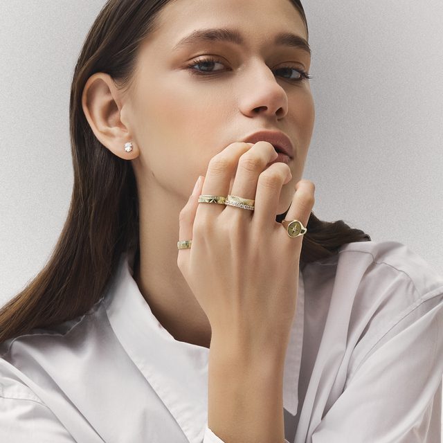 WOMEN'S VERTICAL RIDGE 14K YELLOW GOLD RING - YELLOW GOLD RINGS - 