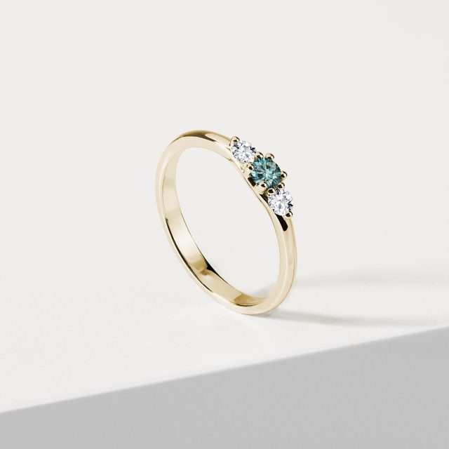 BAGUE EN OR JAUNE, DIAMANTS TAILLE BRILLANT ET DIAMANT BLEU - BAGUES DE FIANÇAILLES AVEC DIAMANTS DE COULEUR - 