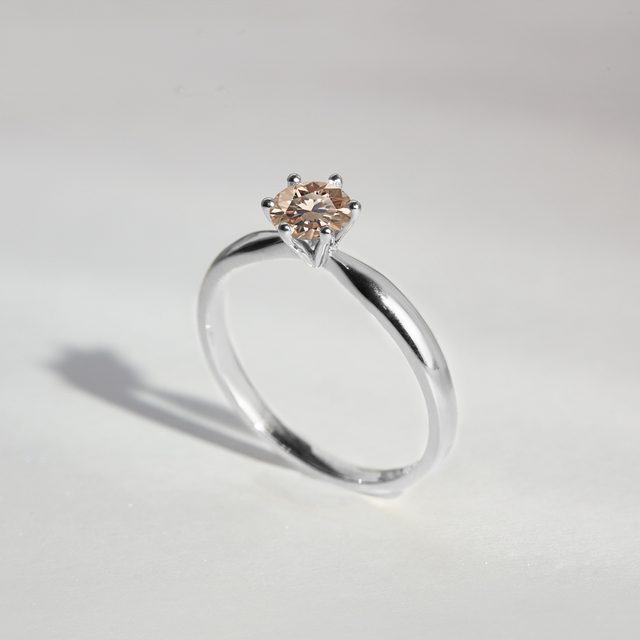 ZÁSNUBNÝ ZLATÝ PRSTEŇ S DIAMANTOM CHAMPAGNE - ZÁSNUBNÉ PRSTENE S FAREBNÝM DIAMANTOM - 