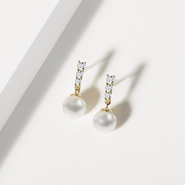 YELLOW GOLD EARRINGS WITH AKOYA PEARL AND BRILLIANTS - PEARL EARRINGS - 
