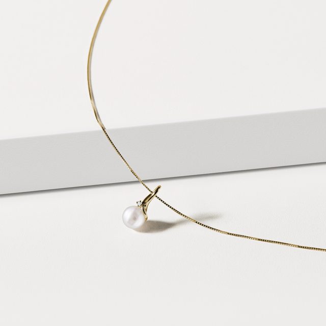 FRESHWATER PEARL AND DIAMOND GOLD NECKLACE - PEARL PENDANTS - 