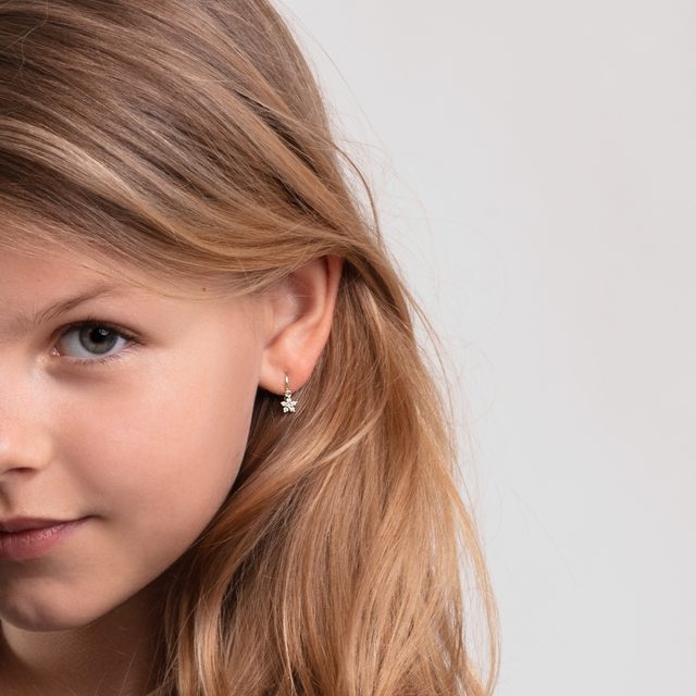 BOUCLES D'OREILLES POUR ENFANTS EN FORME D'ÉTOILE EN OR JAUNE AVEC DIAMANTS - BOUCLES D'OREILLES POUR ENFANTS - 