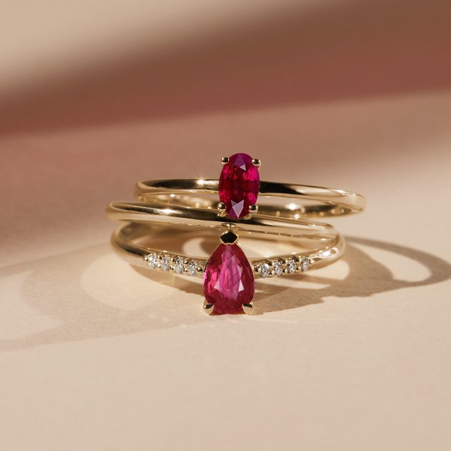 ZLATÝ PRSTEN S RUBÍNEM V BRUSU KAPKA A BRILIANTY - ZÁSNUBNÍ PRSTENY S RUBÍNEM - 