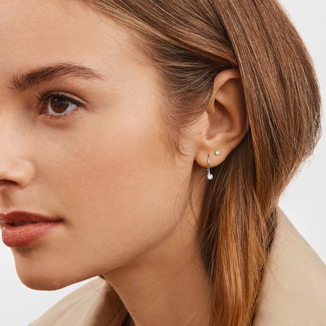 BOUCLES D'OREILLES D'OR BLANC AVEC DIAMANTS - BOUCLES D'OREILLES EN DIAMANT - 