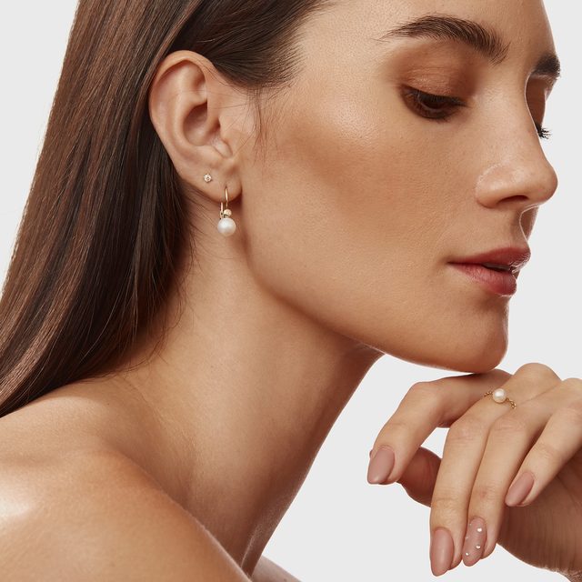 BOUCLES D'OREILLES EN OR AVEC PETITS BRILLANTS ET PERLES - BOUCLES D'OREILLES EN PERLES - 