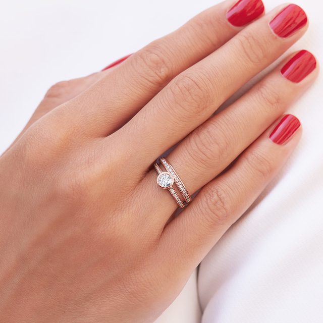 BAGUE DE FIANÇAILLES EN OR ROSE AVEC DIAMANT SERTI CLOS - BAGUES DE FIANÇAILLES EN DIAMANT - 