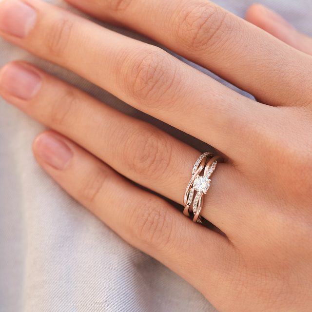 BAGUE D'OR ROSE AVEC DIAMANT BLANC - BAGUES DE FIANÇAILLES EN DIAMANT - 