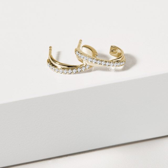 BOUCLES D'OREILLES CRÉOLES EN OR JAUNE ET RANGÉE DE DIAMANTS - BOUCLES D'OREILLES EN DIAMANT - 