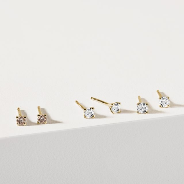 MAŁE KOLCZYKI Z ŻÓŁTEGO ZŁOTA Z SZAMPAŃSKIMI DIAMENTAMI - DIAMENTOWE KOLCZYKI SZTYFTY - 