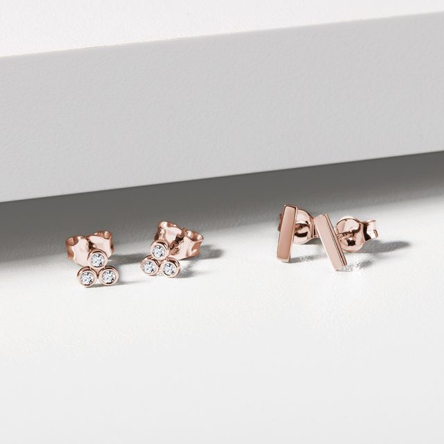 NETRADIČNÍ NÁUŠNICE Z RŮŽOVÉHO ZLATA S DIAMANTY - DIAMANTOVÉ NÁUŠNICE PECKY - 