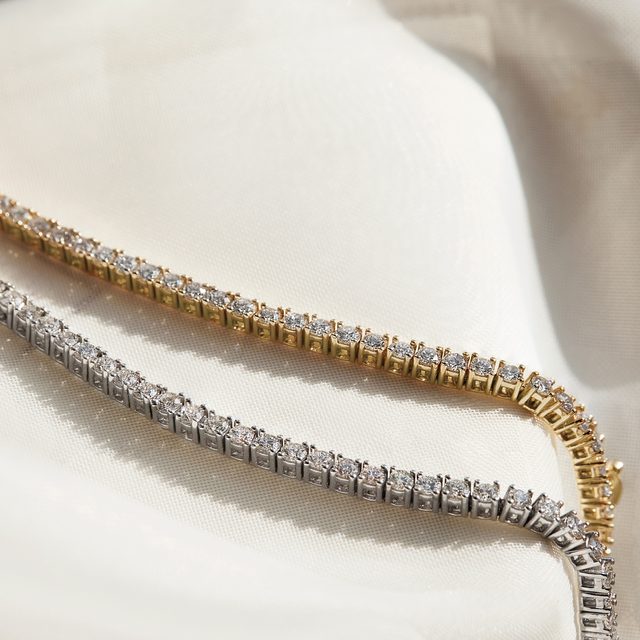 ARMBAND AUS 14 KT WEISSGOLD MIT DIAMANTEN - TENNISARMBÄNDER - 