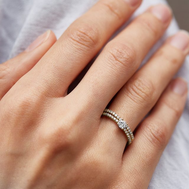 BRILIANTOVÁ ZÁSNUBNÍ SADA VE ŽLUTÉM ZLATĚ - SADY SNUBNÍCH A ZÁSNUBNÍCH PRSTENŮ - 