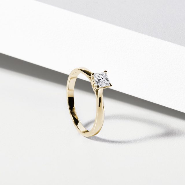 BAGUE EN OR JAUNE AVEC DIAMANT TAILLE PRINCESSE - BAGUES DE FIANÇAILLES EN DIAMANT - 