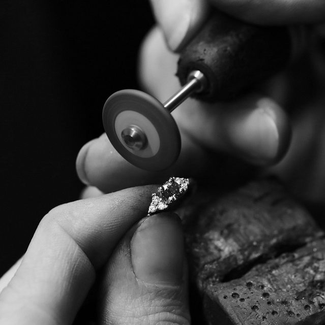 ZLATÝ ZÁSNUBNÍ PRSTEN MODRÝ DIAMANT - ZÁSNUBNÍ PRSTENY S BAREVNÝM DIAMANTEM - 