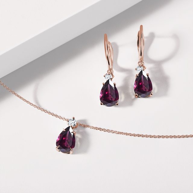 BOUCLES D'OREILLES EN OR ROSE AVEC DIAMANTS ET RHODOLITES - BOUCLES D'OREILLES AVEC GEMMES - 