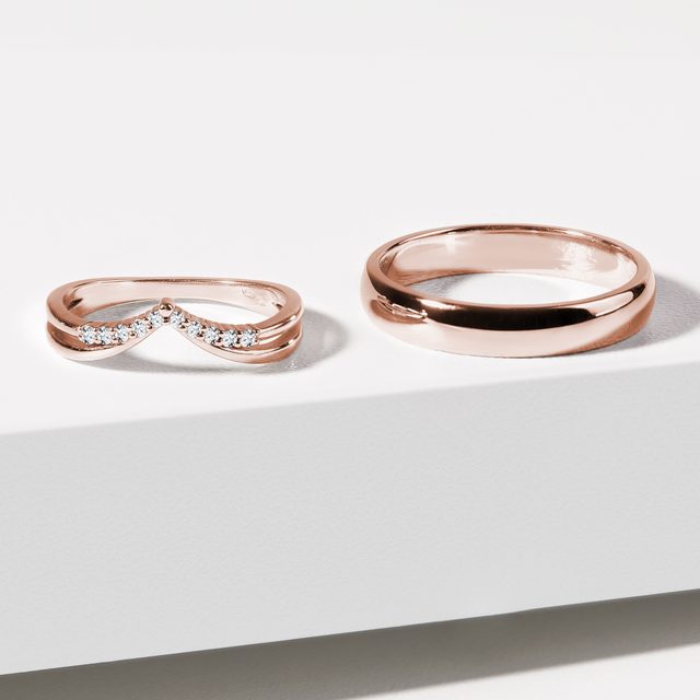 EHERINGSET AUS ROSEGOLD MIT EINEM DOPPELTEN CHEVRON-RING - ROSÉGOLDENE TRAURINGE IM SET - 