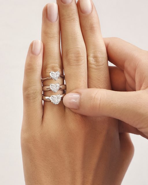 PIERŚCIONEK Z BIAŁEGO ZŁOTA Z LABORATORYJNYM DIAMENTEM SERCEM - PIERŚCIONKI Z LAB GROWN DIAMENTAMI - 