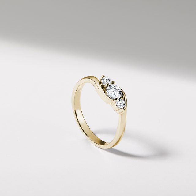 GOLDENER VERLOBUNGSRING MIT DREI DIAMANTEN - VERLOBUNGSRINGE DIAMANTEN - 