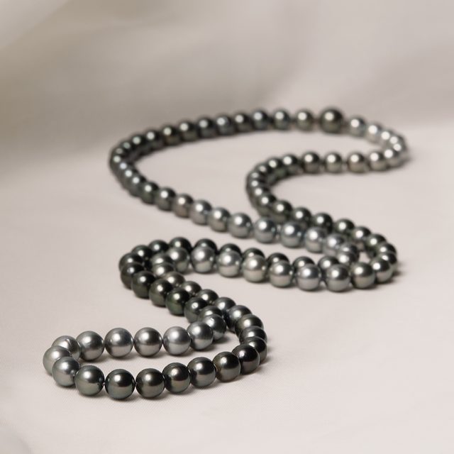 NÁHRDELNÍK OMBRÉ Z TAHITSKÝCH PERÁL - PERLOVÉ NÁHRDELNÍKY - 