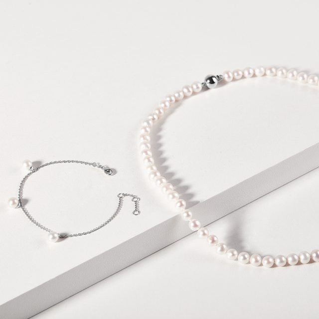 WEISSGOLDARMBAND MIT DREI SÜSSWASSERPERLEN - PERLEN ARMBÄNDER - 