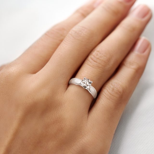 ZÁSNUBNÍ PRSTEN  S 1,0 CT LAB GROWN DIAMANTEM V BÍLÉM ZLATĚ - ZÁSNUBNÍ PRSTENY S LAB GROWN DIAMANTY - 