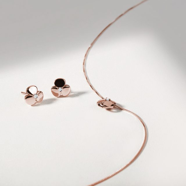 BOUCLES D'OREILLES TRÈFLES EN OR ROSE ET DIAMANTS - PUCES D'OREILLES EN DIAMANT - 