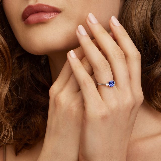 RING MIT TANSANIT UND DIAMANTEN IM BRILLANTSCHLIFF AUS WEISSGOLD - RINGE TANSANIT - 