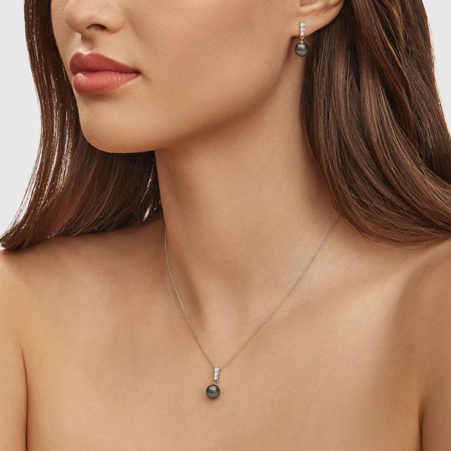 COLLIER EN EN OR BLANC, PERLE DE TAHITI ET DIAMANTS - PENDENTIFS EN PERLES - 