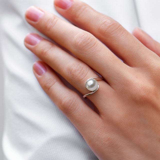 BAGUE EN OR BLANC ET PERLE D'AKOYA - BAGUES EN PERLES - 