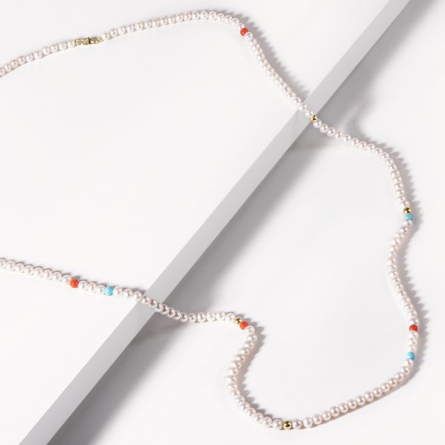 DLHÝ PERLOVÝ NÁHRDELNÍK S TYRKYSOM A KORALOM - PERLOVÉ NÁHRDELNÍKY - 