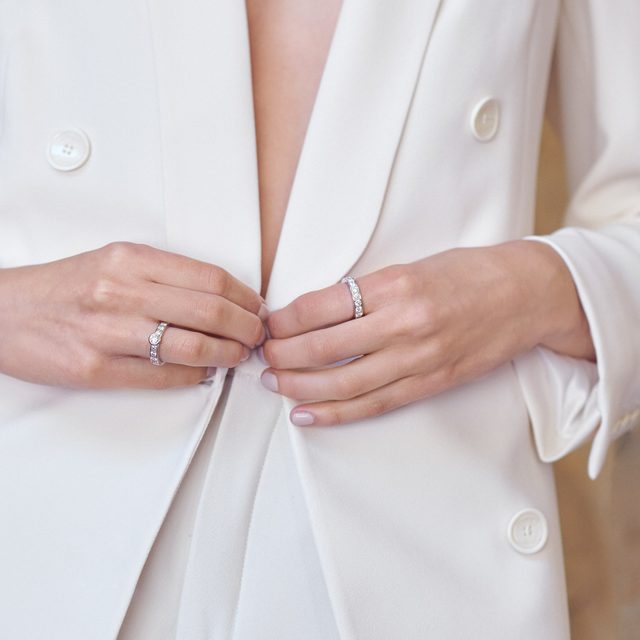 LUXUSNÝ PRSTEŇ Z BIELEHO ZLATA S DIAMANTMI - SVADOBNÉ OBRÚČKY DÁMSKE - 