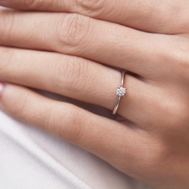 ZÁSNUBNÝ PRSTEŇ SOLITÉR S DIAMANTOM - ZÁSNUBNÉ PRSTENE S BRILIANTOM - 