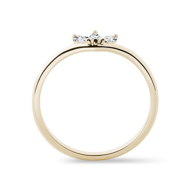 PRSTEN ZE ŽLUTÉHO ZLATA S 3 DIAMANTY V BRUSU MARKÝZA - DIAMANTOVÉ ZÁSNUBNÍ PRSTENY - 