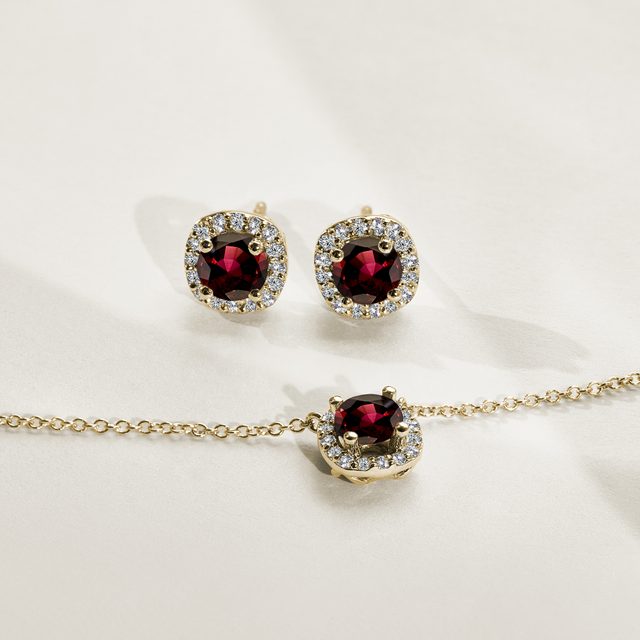 ENSEMBLE DE BIJOUX EN OR JAUNE AVEC GRENATS ET DIAMANTS - ENSEMBLES DE BIJOUX EN GEMMES - 