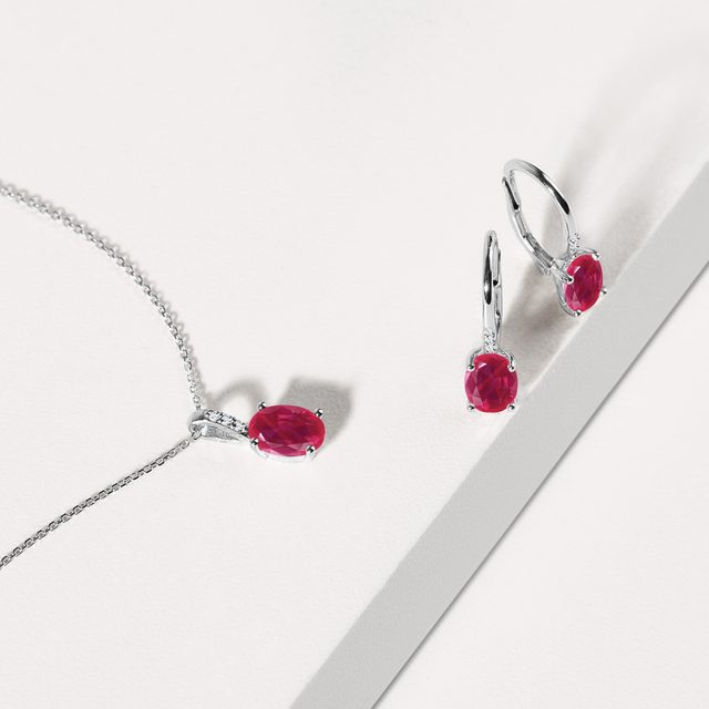 WEISSGOLDENE OHRRINGE MIT RUBINEN UND DIAMANTEN - OHRRINGE MIT RUBIN - 