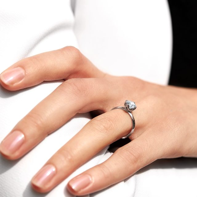 BAGUE EN OR BLANC AVEC DIAMANT DE SYNTHÈSE 1 CARAT - BAGUES AVEC DIAMANTS DE SYNTHÈSE - 