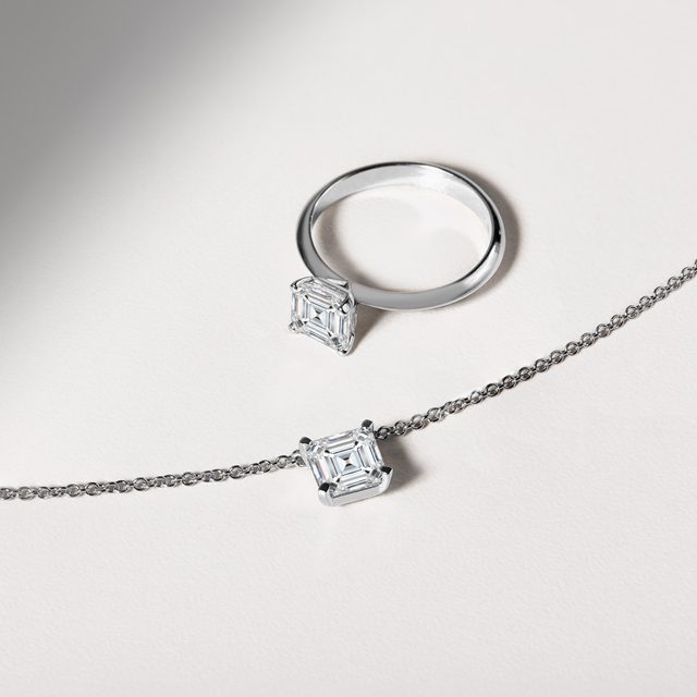 NÁHRDELNÍK Z BÍLÉHO ZLATA S LAB GROWN DIAMANTEM ASSCHER - NÁHRDELNÍKY S DIAMANTY - 