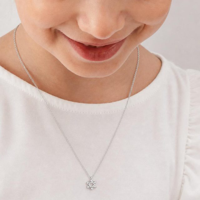 DĚTSKÝ NÁHRDELNÍK S VLOČKOU V BÍLÉM 14K ZLATĚ - DĚTSKÉ NÁHRDELNÍKY - 